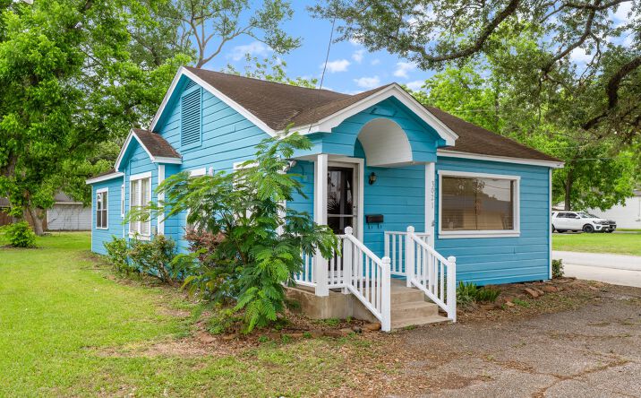 Pictures of Multifamily, Office, Mixed Use property located at 3021 AVE F, BAY CITY, TX 77414-7101 for sales - image #1
