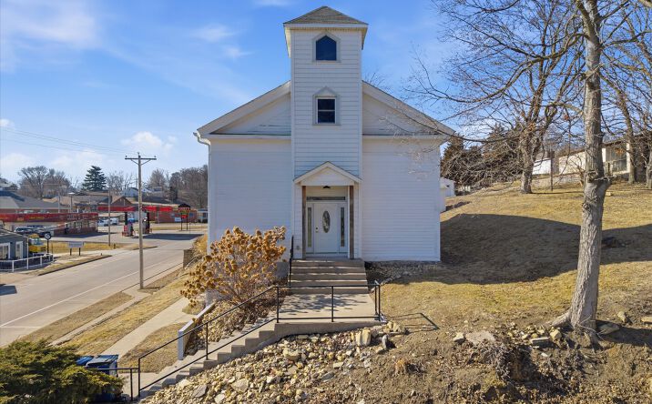 Pictures of Mixed Use property located at 204 North 2nd Street, Le Claire, IA 52753 for sales - image #1