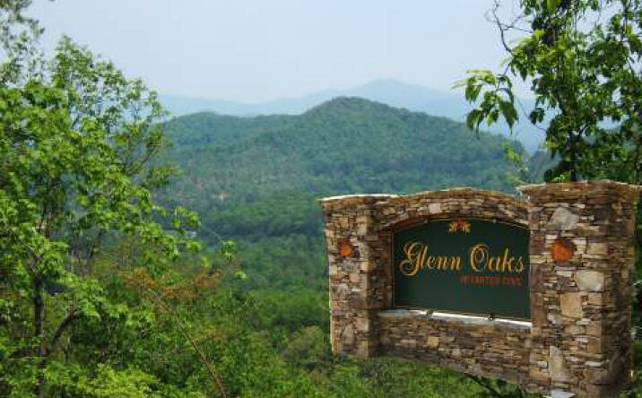 Glen Oaks Drive, Hayesville