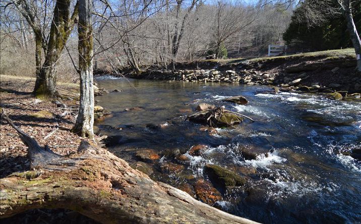 LT 2C Creekfront Tusquitte, Hayesville