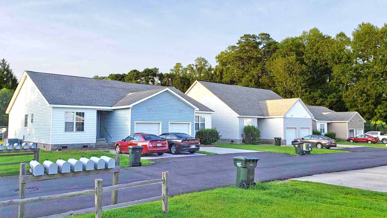 100 Daughety Ct, New Bern, NC 28562