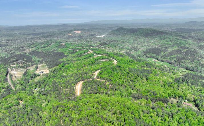 907 Lookout Valley Trail, Talking Rock