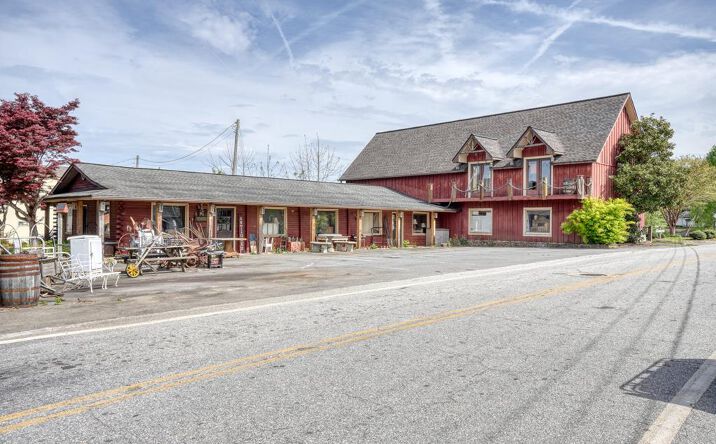 Pictures of Retail property located at 46 Main Street N, Hiawassee, GA 30546 for sales - image #1