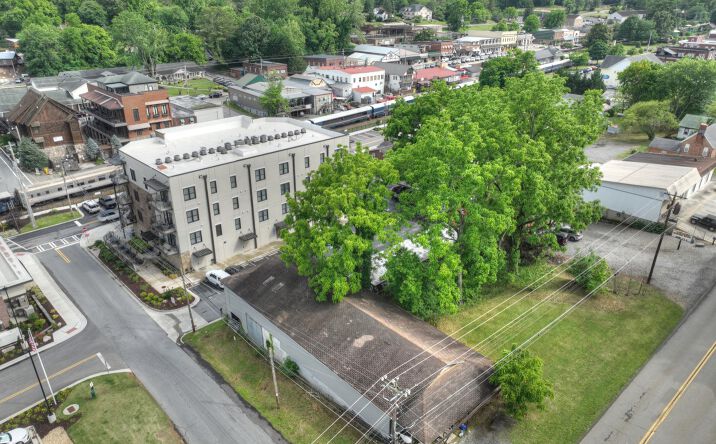 353 W First Street, Blue Ridge