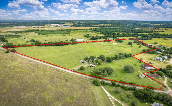 Pictures of Retail, Mixed Use property located at 425 Seawillow Road, Lockhart, TX 78644 for sales - image #1