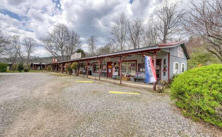 Pictures of Retail property located at 50 Pappys Plaza, Blairsville, GA 30512 for sales - image #1