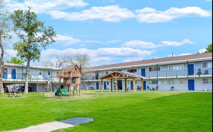 Pictures of Multifamily property located at 2811 BROAD ST, HOUSTON, TX 77087 for sales - image #1