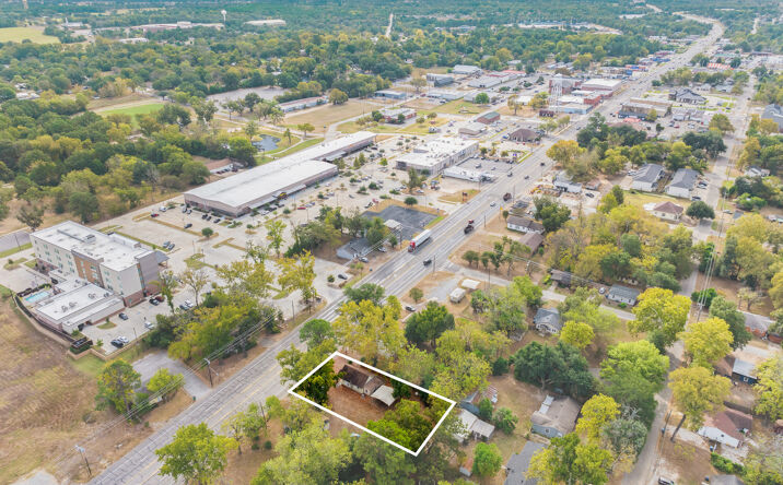 Pictures of Office, Mixed Use property located at 510 North Main Street, Lindale, TX 75771 for sales - image #1