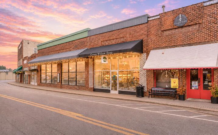 Pictures of Retail property located at 28 N Main Street, Ellijay, GA 30540 for sales - image #1