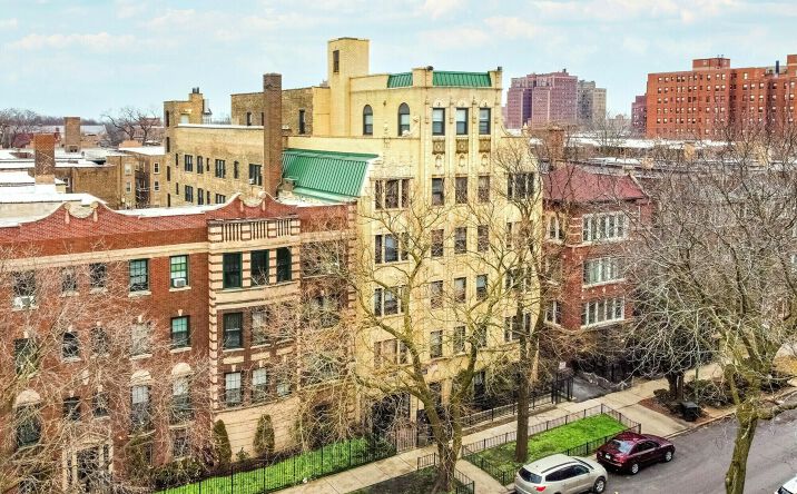 Pictures of Multifamily property located at 6811 South Paxton Avenue, Chicago, IL 60649 for sales - image #1