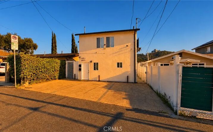 Pictures of Multifamily property located at 6850 Quinton Lane, Tujunga, CA 91042 for sales - image #1