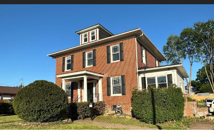 Pictures of Office property located at 810 South Main Street, Culpeper, VA 22701 for sales - image #1