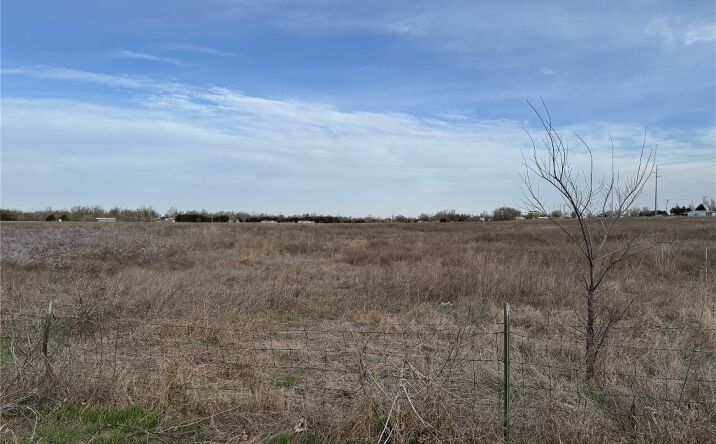 Pictures of Land property located at 1 W Cimarron Boulevard, Crescent, OK 73028 for sales - image #1