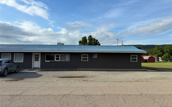 Pictures of Business for Sale property located at 307 NW Market, Wilburton, OK 74563 for sales - image #1