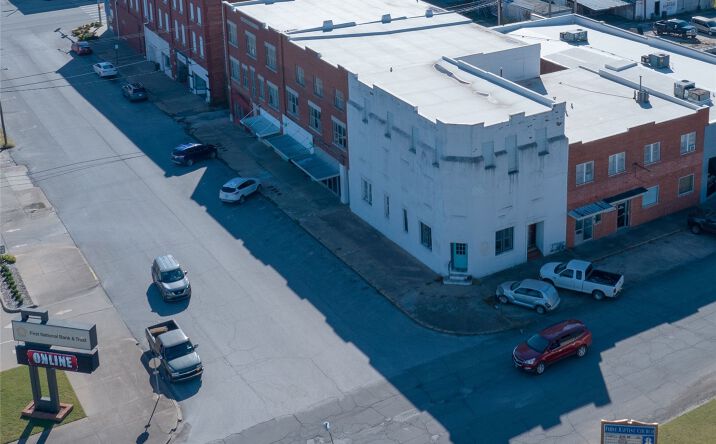 Pictures of Office property located at 403 W Trudgeon Street, Henryetta, OK 74437 for sales - image #1