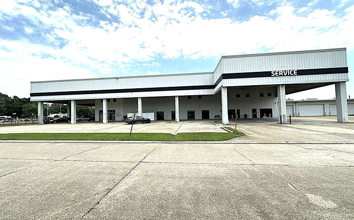 Pictures of Retail, Industrial property located at 13000 FLORIDA BLVD, BATON ROUGE, LA 70815-2955 for sales - image #1