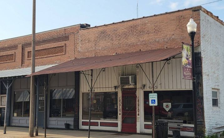 Pictures of Office property located at 118 S Main St, Palestine, IL 62451 for sales - image #1