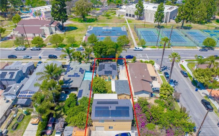 Pictures of Multifamily property located at 1562 W 31st Street, Long Beach, CA 90810 for sales - image #1