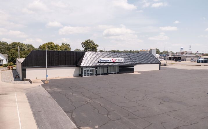 Pictures of Retail property located at 914 W MAIN Street, Marion, IL 62959 for sales - image #1