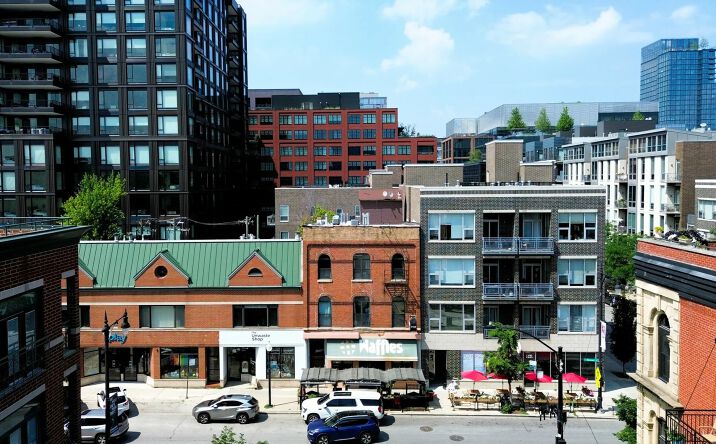 Pictures of Multifamily property located at 1104 W. Madison St, Chicago, IL 60607 for sales - image #1