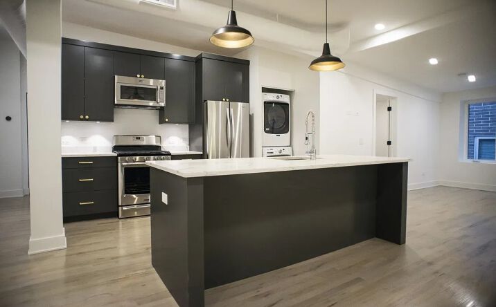 Pictures of Multifamily property located at 1104 W Madison St, Chicago, IL 60607 for sales - image #1