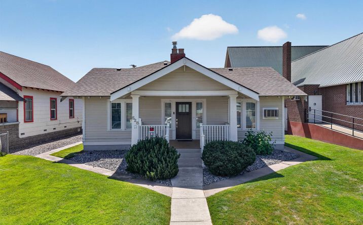 Pictures of Multifamily property located at 528 W Bonneville St, Pasco, WA 99301 for sales - image #1