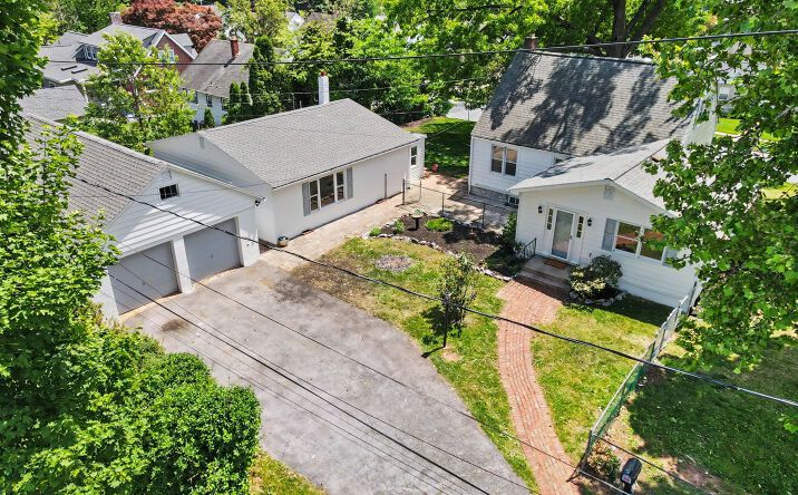 105 Oak Hill Drive, Middletown