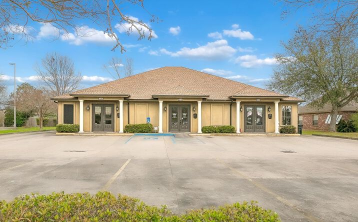 Pictures of Retail, Office, Hospitality property located at 574-578 Belle Terre Blvd, Laplace, LA 70068 for sales - image #1