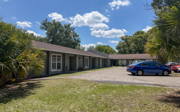 Pictures of Multifamily property located at 110 Southeast 8th Street, Gainesville, FL 32601 for sales - image #1