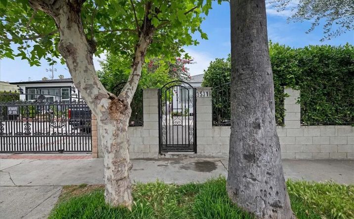 Pictures of Multifamily property located at 3529 10th Avenue, Los Angeles, CA 90018 for sales - image #1