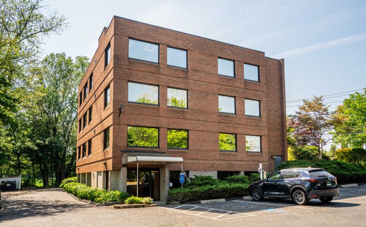 Pictures of Office property located at 2751 Dixwell Avenue, Hamden, CT 06518 for sales - image #1