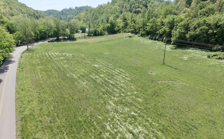 Pictures of Land property located at 1 Big Hill Rd, Gassaway, TN 37095 for sales - image #1