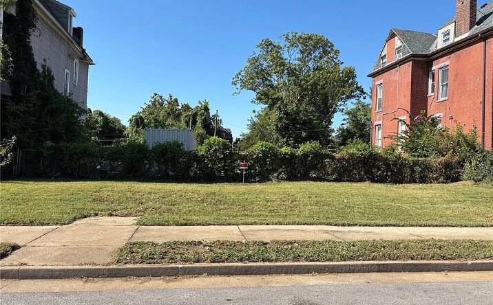 Pictures of Land property located at 4246 W BELLE PL, ST LOUIS, MO 63108 for sales - image #1