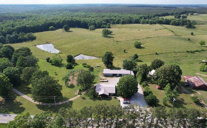 Pictures of Retail, Mixed Use, Business for Sale property located at 3555 SUMMERTOWN HWY, SUMMERTOWN, TN 38483-5146 for sales - image #1