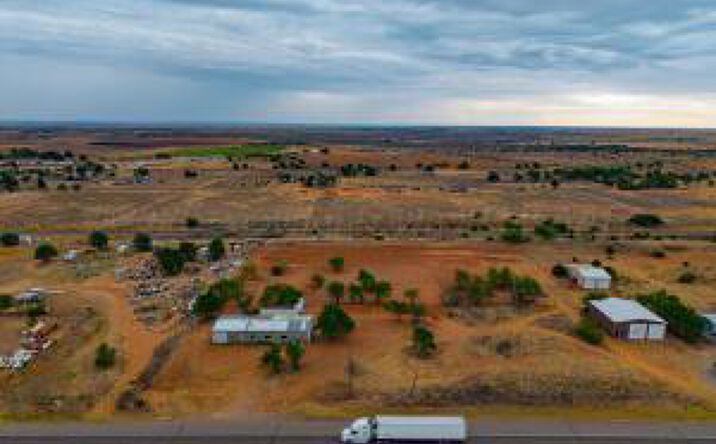 Pictures of Industrial property located at 3327 E 2nd Street, Clarendon, TX 79226 for sales - image #1