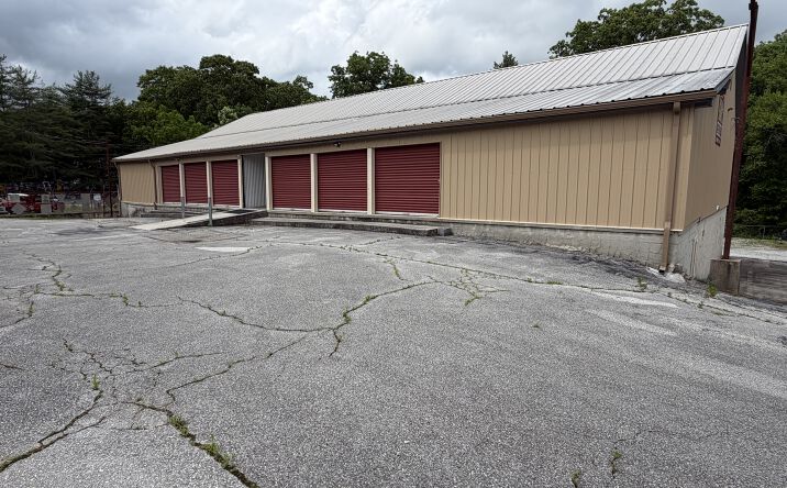 Pictures of Self Storage property located at 3804 Taft Highway, Signal Mountain, TN 37377 for sales - image #1