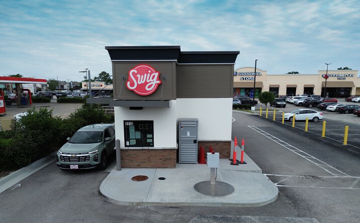 Pictures of Retail property located at 2413 Bay Area Blvd, Houston, TX 77058 for sales - image #1