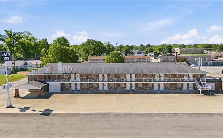 Pictures of Hospitality property located at 720 Gochenour St, Vandalia, IL 62471 for sales - image #1