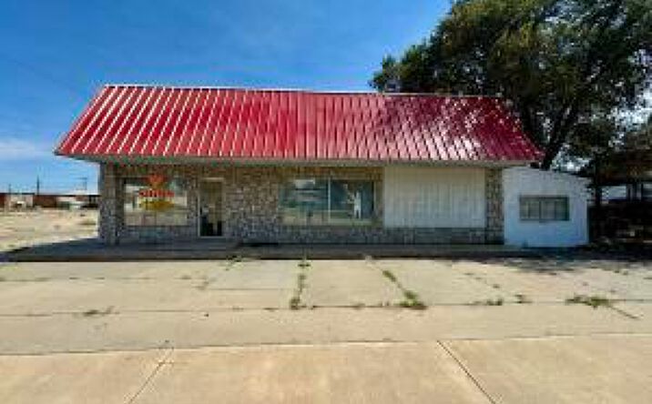 Pictures of Retail property located at 201 E 2nd Street, Clarendon, TX 79226 for sales - image #1