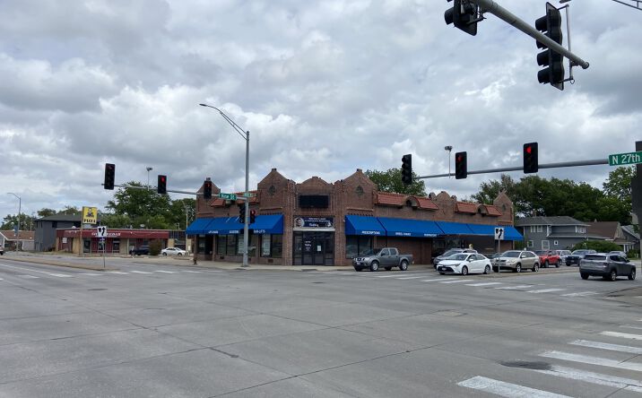 Pictures of Retail property located at 800 N 27TH ST, LINCOLN, NE 68503-2523 for sales - image #1