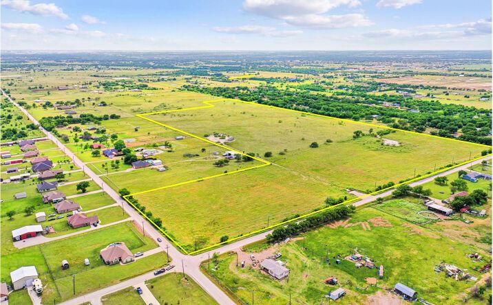 Pictures of Land property located at 4104 Florance Road, Ponder, TX 76259 for sales - image #1