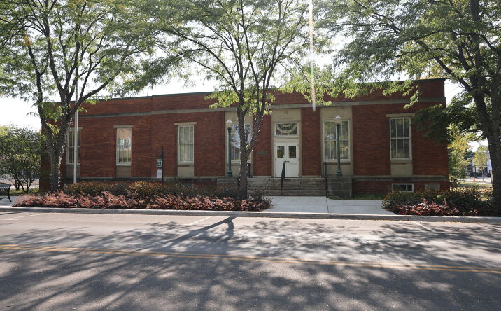 Pictures of Retail property located at 415 Conant Street, Maumee, OH 43537 for sales - image #1