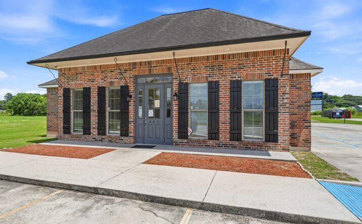 Pictures of Office property located at 467 Oak Plaza Blvd, Brusly, LA 70719 for sales - image #1