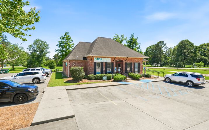 Pictures of Office property located at 30789 Range Ave, Denham Springs, LA 70726 for sales - image #1
