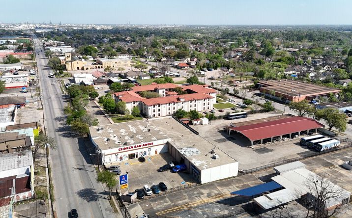 Pictures of Office, Industrial, Mixed Use property located at 7118 HARRISBURG BLVD, HOUSTON, TX 77011-4735 for sales - image #1