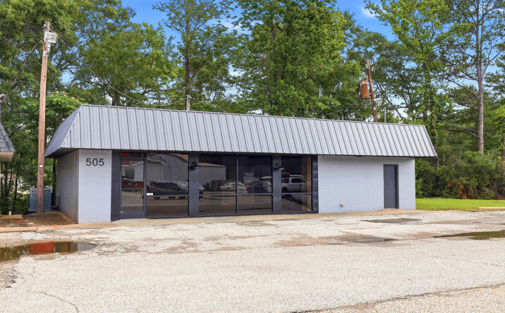 Pictures of Office property located at 505 US Highway 271 South, Gilmer, TX 75644 for sales - image #1