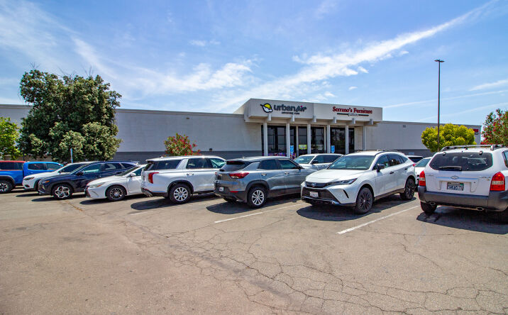 Pictures of Retail property located at 1673 W LACEY BLVD, HANFORD, CA 93230-5924 for sales - image #1