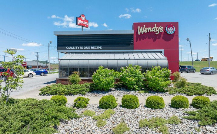 Pictures of Retail property located at 158 KEYSTONE CROSSROAD DR, SHEPHERDSVILLE, KY 40165-6005 for sales - image #1