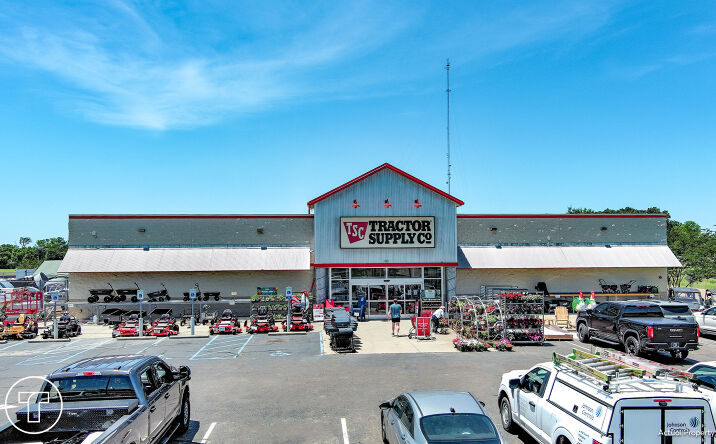 Pictures of Retail property located at 176 Feather Lane, Canton, MS 39046 for sales - image #1
