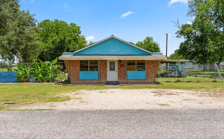 Pictures of Multifamily, Office, Mixed Use property located at 909 AVE C, BAY CITY, TX 77414-3025 for sales - image #1